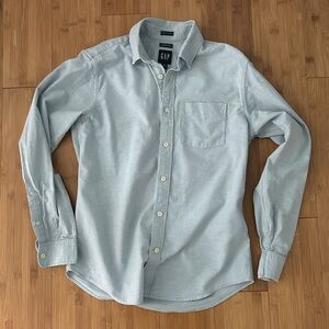 Gap Men’s light blue long sleeve button up XS